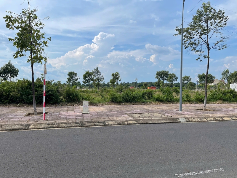 Bán đất đường Lê Văn Việt Khu Nam ĐakBla